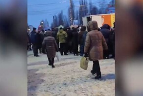 «Очередь как в Мавзолей при коммунизме»: сотни россиян выстроились в очередь за яйцами