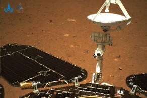 Китайский марсоход исчез на Марсе после обнаружения странных многоугольников