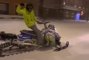В Красноярске лихие блогеры устроили гонки на снегоходах и ими уже заинтересовалась полиция