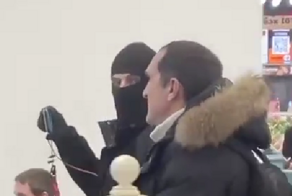 В Екатеринбурге силовики нагрянули в торговый центр и устроили проверку документов у мигрантов