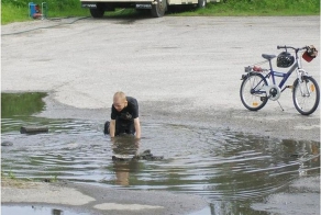 Этот человек не пропустил лето (4 фото)