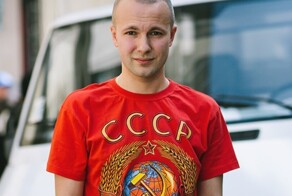 "К нам пришел легендарный российский дизайнер": Гоша Рубчинский стал главным дизайнером бренда Канье Уэста