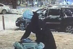 В Москве на женщину с ребёнком упала оконная рама с 20-го этажа