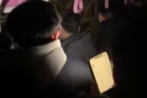 В пекинском метро составы разъединились во время движения