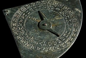 Древнейший научный инструмент Англии выставлен на аукцион Christie's