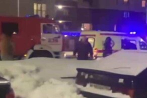 Пожарные машины в Подмосковье не могли подъехать к дому с горящей квартирой из-за припаркованных авто. Женщина и трехлетний ребёнок погибли