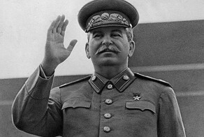 «Огромное количество мусора нанесли на его могилу»: в Алтайском крае открыли Сталин-центр