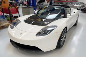 Новую Tesla Roadster 2010 года выставили на аукцион