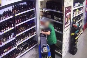 В Черногорске уборщица вынесла из магазина коньяк в пылесосе