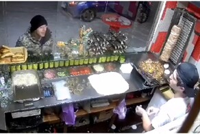 Пьяный мужчина разгромил палатку с шаурмой