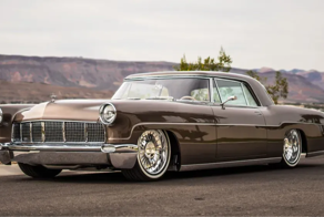 Уникальный рестомод на базе Lincoln Continental 1957 года выставят на торги