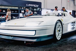 Ferrari Testarossa превратили в трёхместный электрический спидстер