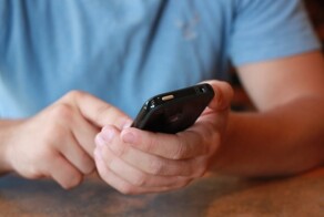 В Омской области пенсионер обманул мошенников и сдал полиции