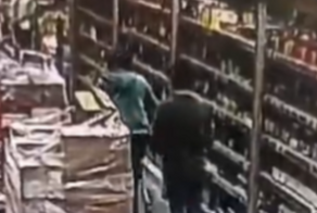 В Краснодаре женщину завалило упаковками туалетной бумаги