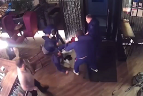 Члены ОПГ напали на сотрудника полиции в ульяновской кальянной