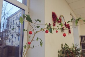 Когда начальник захотел праздничного настроения: 13 оригинальных офисных ёлок