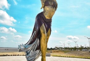 Шакире поставили памятник на родине