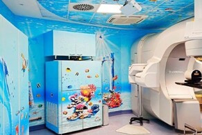 Итальянец разрисовывает больницы, чтобы поднять настроение детям