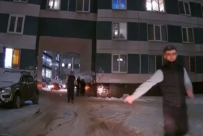 Мужчина с семьей спас 13-летнюю девочку от двух преследователей