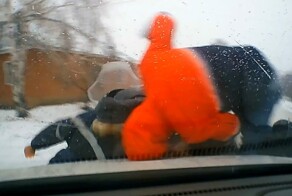 Пьяный водитель снегохода столкнулся с автомобилем