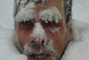 Безбилетник из Алжира выжил, пролетев больше двух часов в нише шасси самолёта