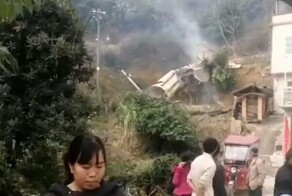 В Китае обломки ракеты упали рядом с домом