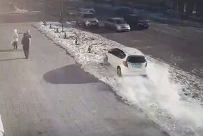 Перепутала педали? "Покатушки" по тротуару на 200 000 рублей
