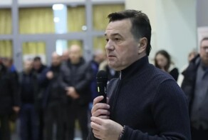«Я, честно говоря, никуда не собираюсь»: губернатор Подмосковья встретился с жителями Подольска и объяснил причины коммунального коллапса