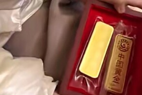 В Китае 4-летний мальчик подарил своей подружке слитки золота