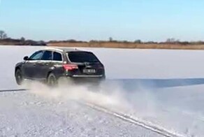 В Псковской области дрифтер утопил машину ради эффектного видео