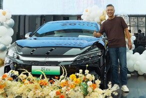 Китаец проехал на электрическом BYD 500 000 километров и получил в подарок новый электромобиль