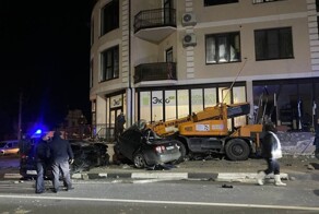 Автокран снёс 6 автомобилей в Геленджике