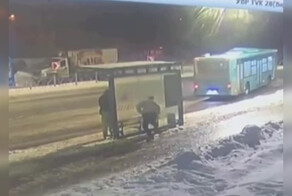 Парень решил устроить спарринг с остановкой