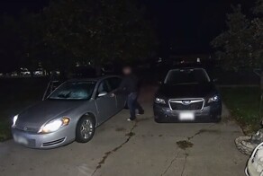 Мужчина пытался угнать автомобиль с хозяином внутри