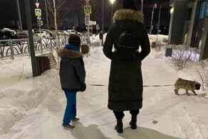 В Екатеринбурге женщина заставила сына гулять на морозе в одних носках и попала под проверку полиции