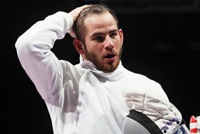 Сбежавшему из России олимпийскому чемпиону прислали портрет Троцкого