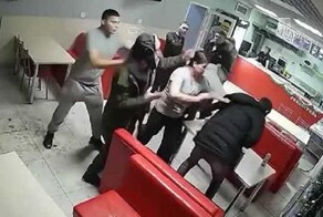 Посетители кафе в Башкирии устроили массовую драку из-за подноса