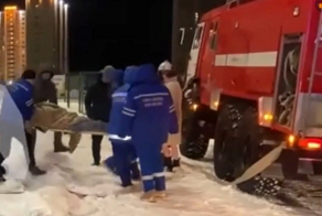 В ХМАО 20-летний парень, спасаясь от пожара, выпрыгнул с 15 этажа