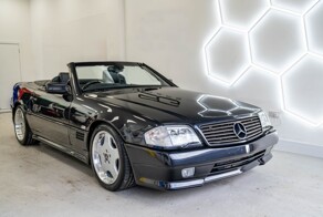 Редкий Mercedes-Benz SL с двигателем 7.3 литра и минимальным пробегом ушёл с молотка