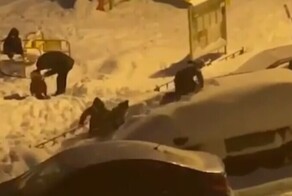 В Петербурге суд наказал родителей, чьи дети превратили чужое авто в снежную горку