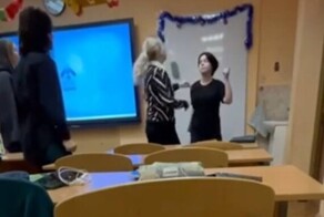 В Москве безумная школьница сначала душила одноклассников, а потом набросилась на учительницу со скальпелем