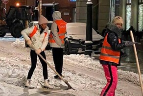 Студенток с Кубы отправили разгребать снег в Москве