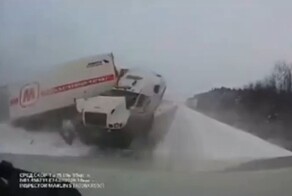 Момент массового ДТП с грузовиками под Сургутом