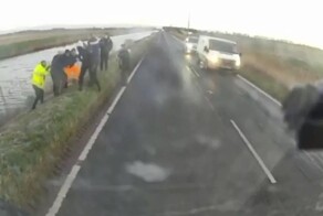 Водитель грузовика спас из ледяной реки мужчину