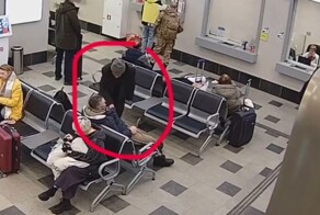 Мужчина украл телефон у спящего пассажира