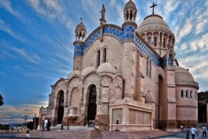 Назовите столицу по её достопримечательности