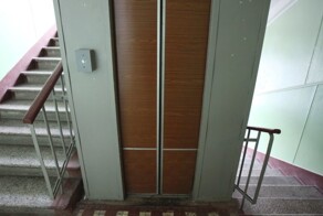 В Екатеринбурге лифт сорвался с 8 этажа вместе с пассажиркой