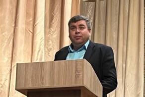 Глава города в Ростовской области сломал ногу на крыльце администрации