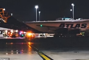 Дырка в корпусе и огненный двигатель: Boeing 747 загорелся после взлёта