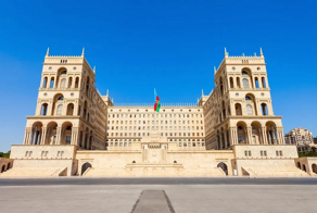 Как Азербайджан поставил на место Францию